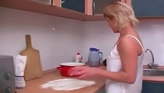 Rus Anne Ve Oğul Olmayan Sıcak Cinsel Buluşmaya Giriyorlar