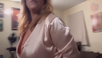 Stepmom Comes Around (Custom Order) - Một Video Đặc Biệt Dành Cho Fan